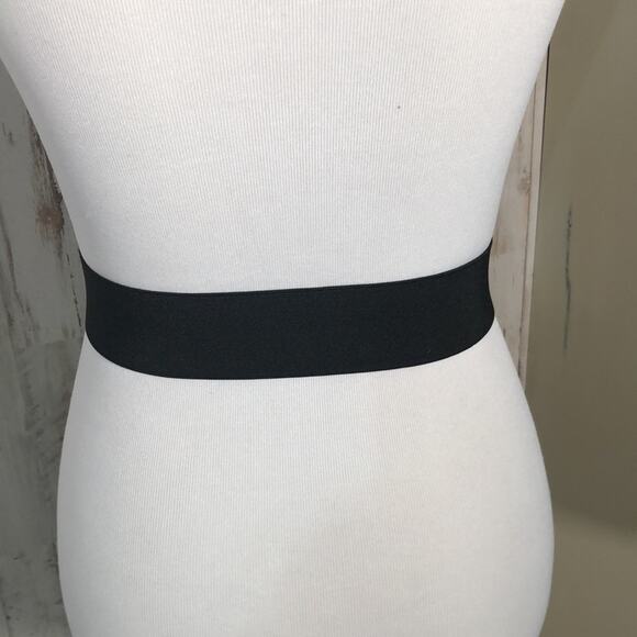 Black and Silver Stretch Belt Size XS/S - Picture 4 of 9